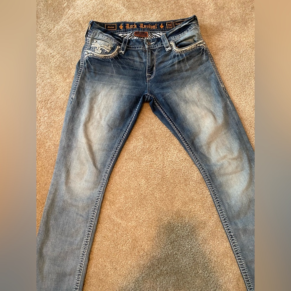 Women’s Rock Revival Jeans - Picture 8 of 10